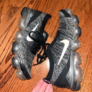 Nike Womens Vapor Max tennis shoes